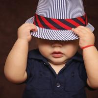 bébé chapeau